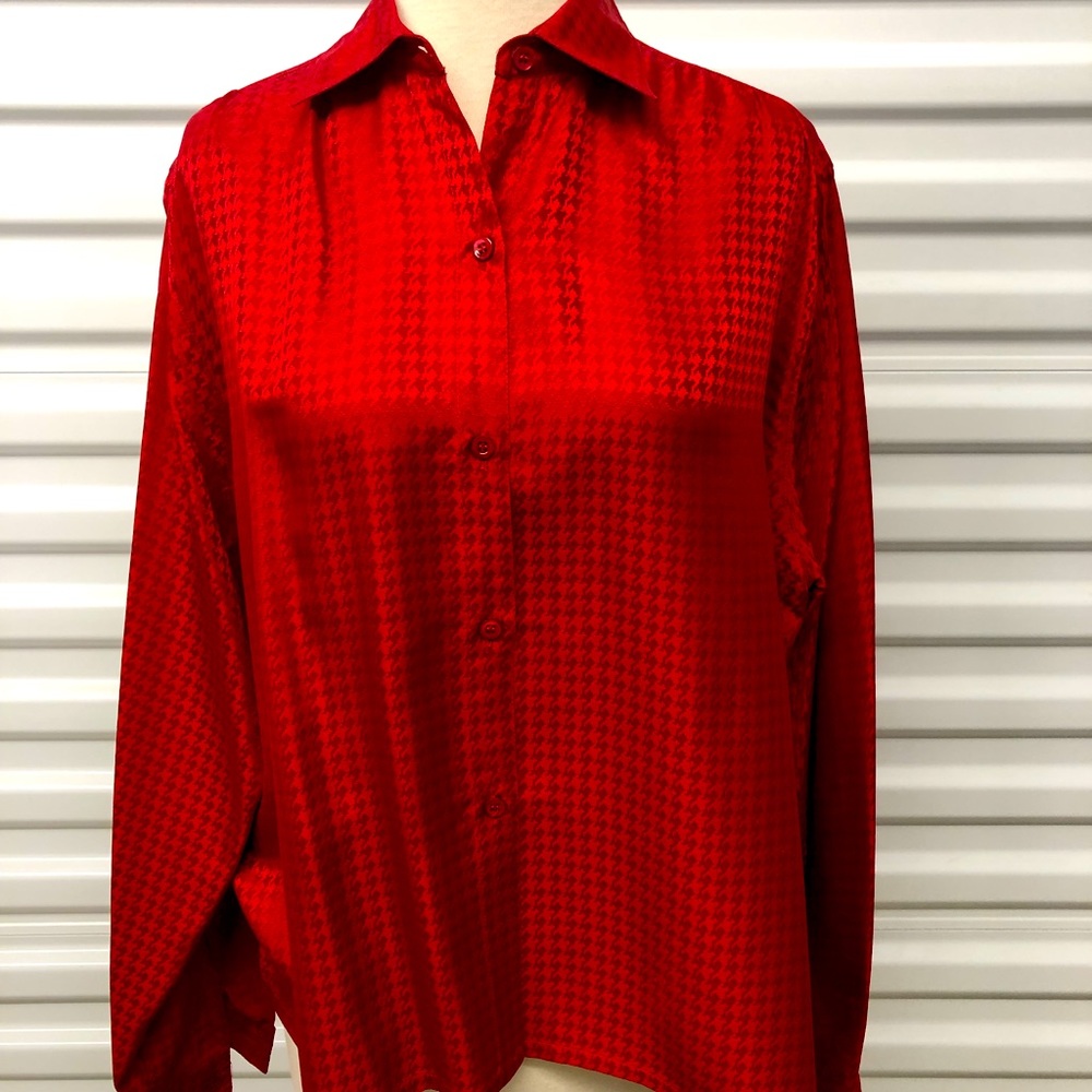Elegant Vintage Guy Laroche red silk blouse, size 38. Perfect condition.